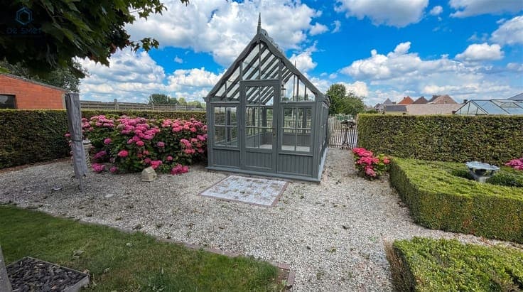 Ready-to-move-in house with 3 bedrooms, beautiful garden, 2
