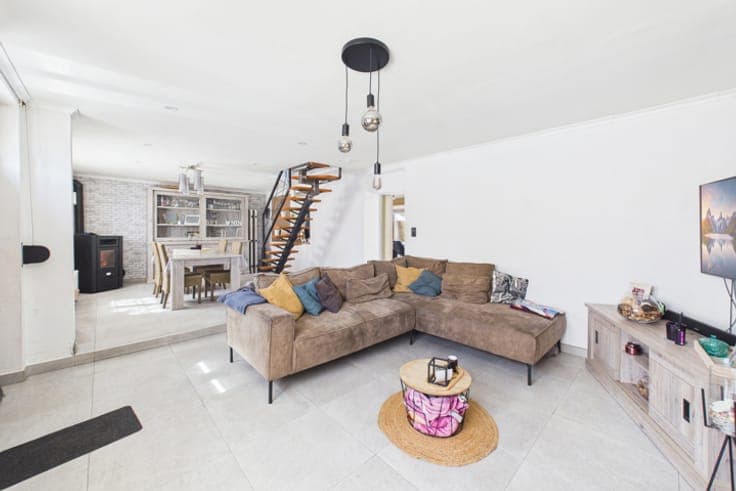 Beautiful semi-detached bungalow with 3 bedrooms