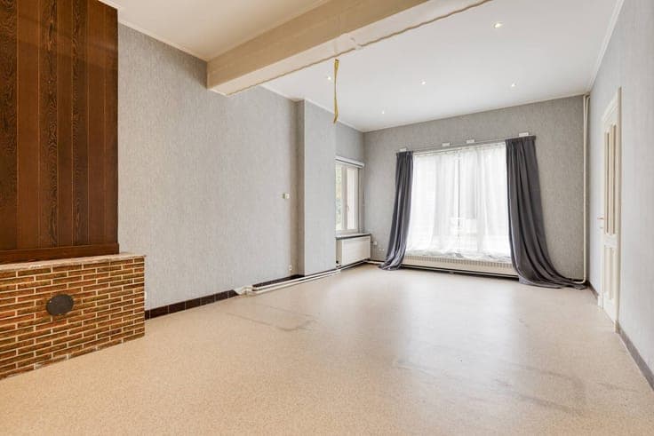 House for sale with spacious multipurpose space in Essen-Hei