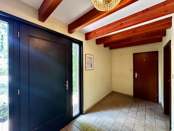 Nice 4-sided villa from 1989