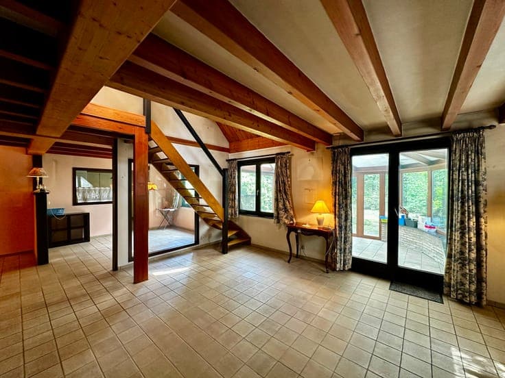 Nice 4-sided villa from 1989
