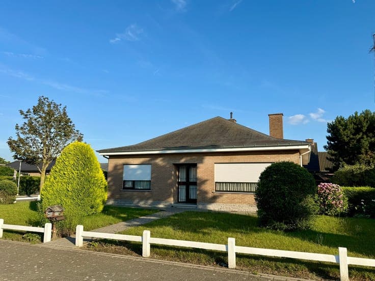 TE RENOVEREN BUNGALOW MET 2 SLPKS EN GARAGE