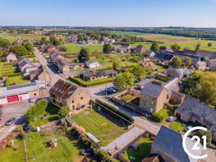 Located in the village of Maillen, between Namur and Ciney