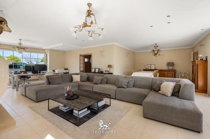 Move-in ready luxury villa on 3,001 m² in a rural setting