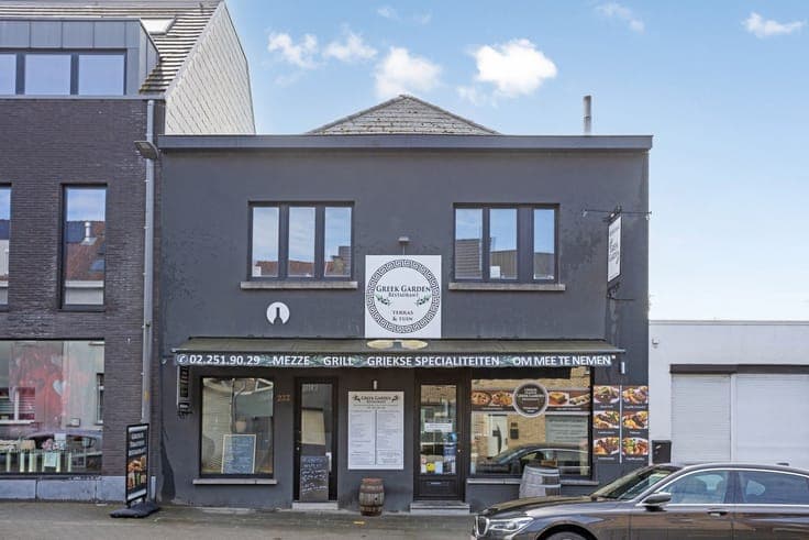 Commercial property with hospitality business and apartment