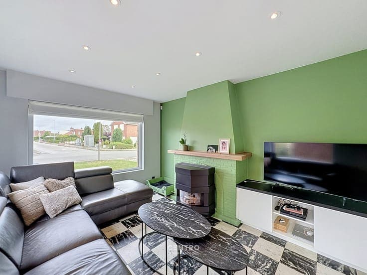 GERENOVEERDE VILLA met 5 slpks, opslagruimte en ZUIDgeri...