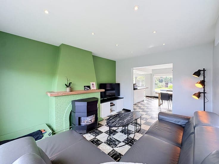 GERENOVEERDE VILLA met 5 slpks, opslagruimte en ZUIDgeri...
