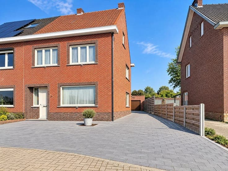 Sale - House Mol - 250,000 €