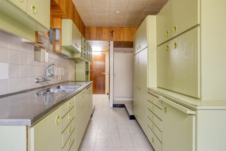 Ruime halfopen woning met 4 slaapkamers, garage en zuidwe...