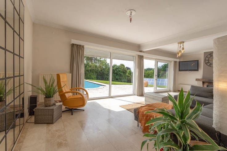 Authentic villa with pool in Sint-Ulriks-Kapelle