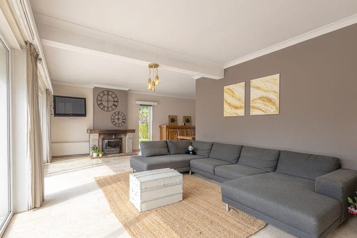 Authentic villa with pool in Sint-Ulriks-Kapelle