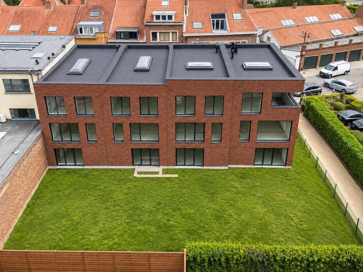 BERCHEM - 4 BEDROOMS - GARDEN & GARAGE