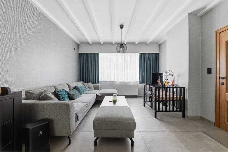 CHARMANTE OPEN BEBOUWING MET GARAGE OP EEN KNAP PERCEEL I...