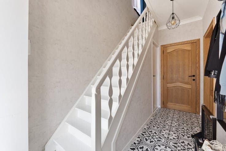 CHARMANTE OPEN BEBOUWING MET GARAGE OP EEN KNAP PERCEEL I...