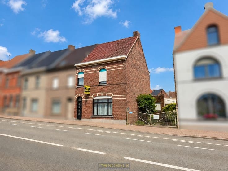 Te koop, Gezinswoning met loods van ca. 100 m² op central...