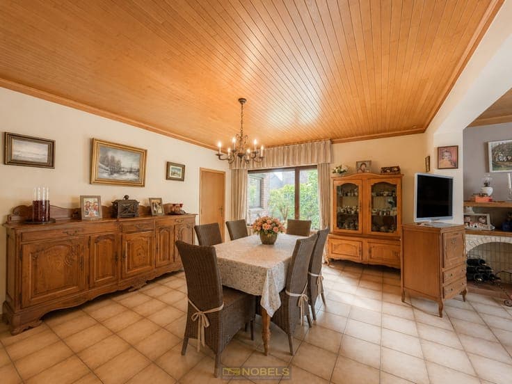 Te koop, Gezinswoning met loods van ca. 100 m² op central...