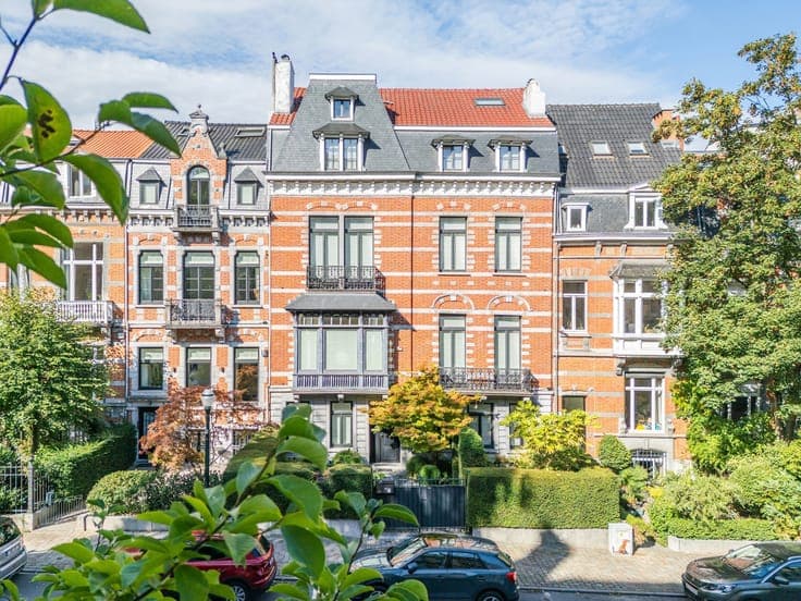 Bourgeois Mansion from 1890 – Ixelles Ponds District