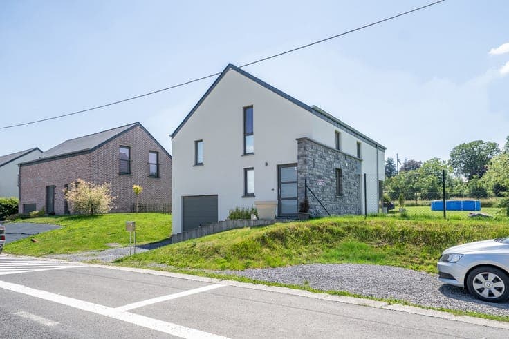 A family home in a quiet location, in the heart of Bièvre