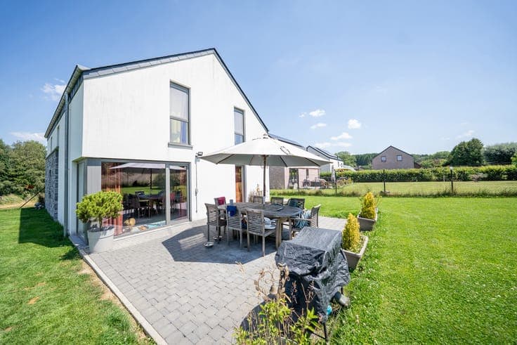 A family home in a quiet location, in the heart of Bièvre