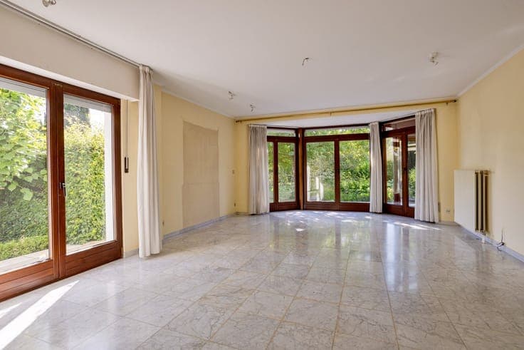 Charming semi-detached house on two plots, beautifully land