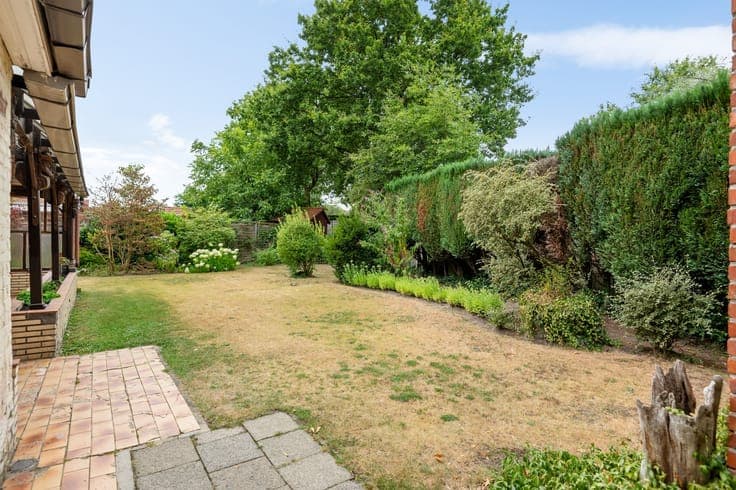 Vrijstaande gezinswoning met prachtige tuin in Brasschaat