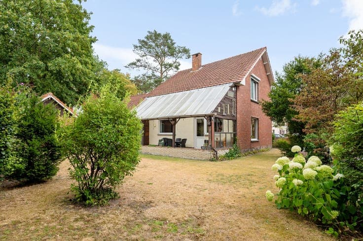Vrijstaande gezinswoning met prachtige tuin in Brasschaat