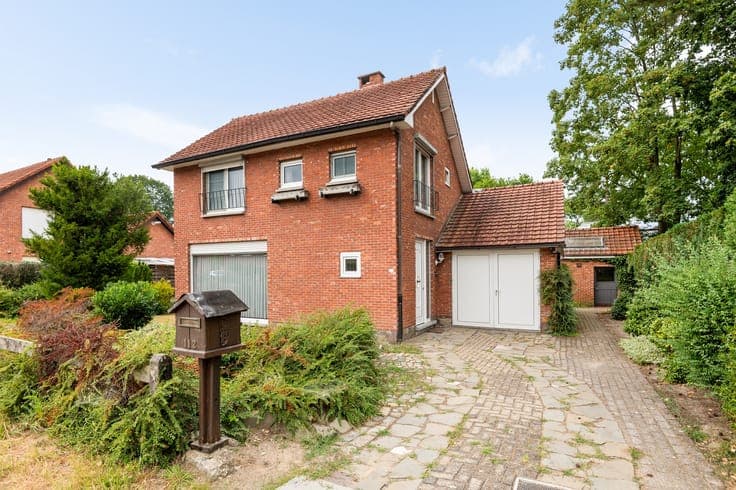 Vrijstaande gezinswoning met prachtige tuin in Brasschaat