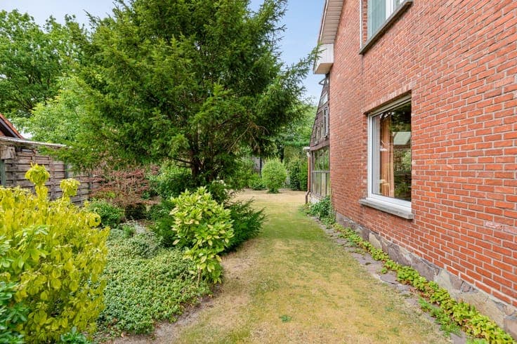 Vrijstaande gezinswoning met prachtige tuin in Brasschaat