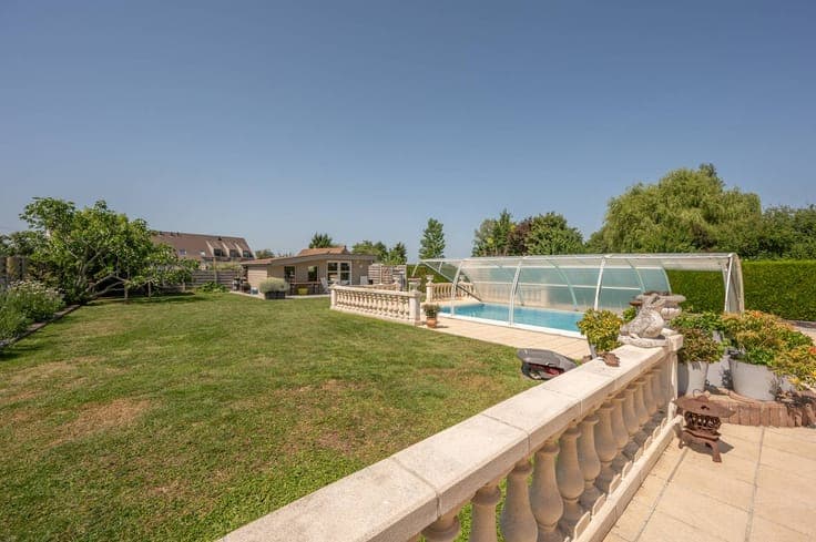 5 bedroom villa with pool for sale in Lissewege