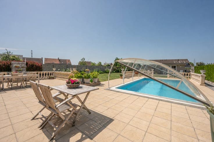 5 bedroom villa with pool for sale in Lissewege