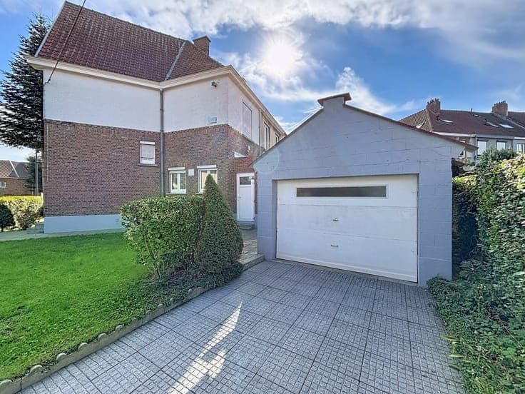 Maison 3 façades avec jardin et garage