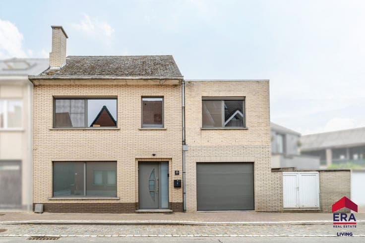 Move-in-ready home with 3/4, garage and garden
