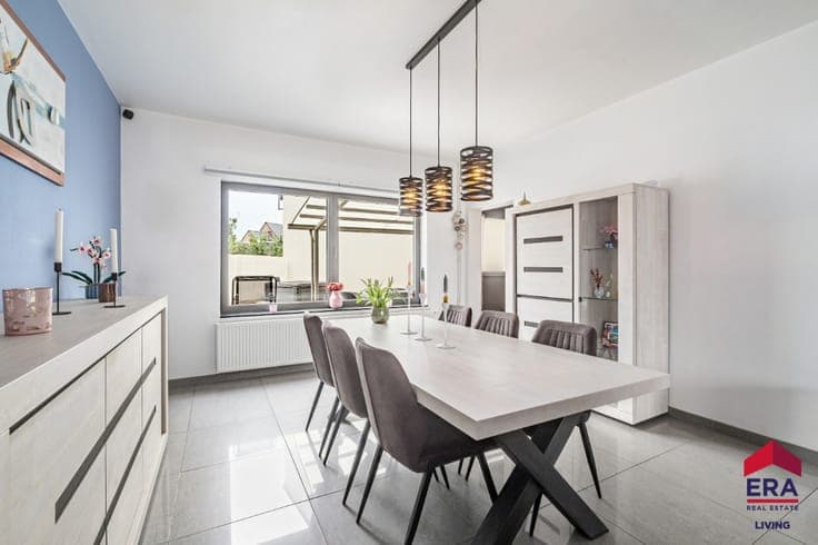 Move-in-ready home with 3/4, garage and garden