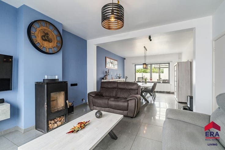Move-in-ready home with 3/4, garage and garden