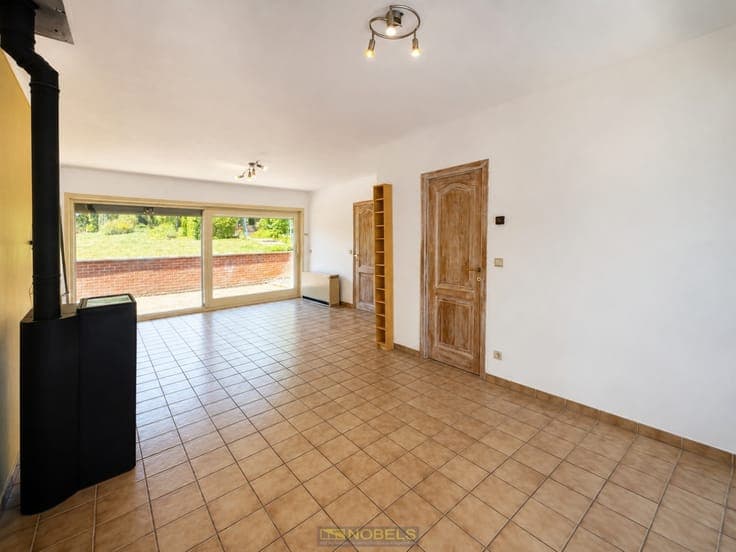 Te koop, solide eigendom met tuin, carport en garage
