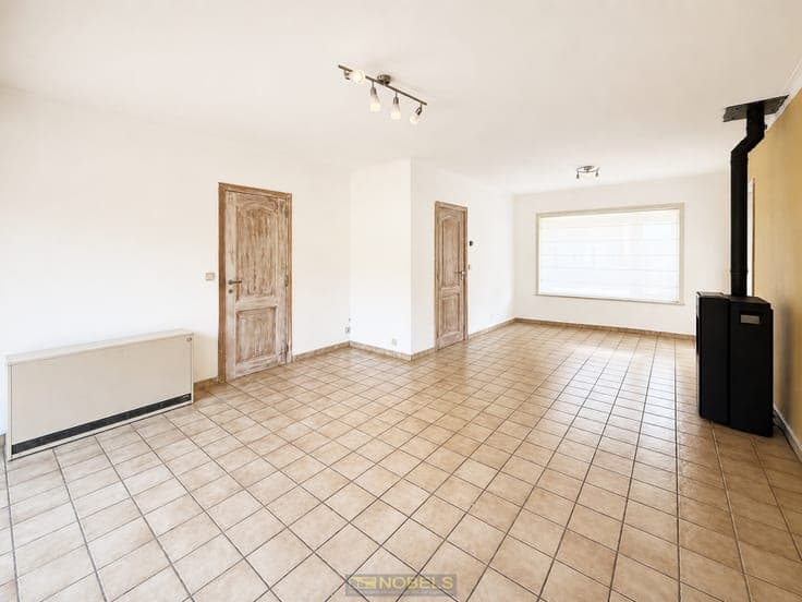 Te koop, solide eigendom met tuin, carport en garage