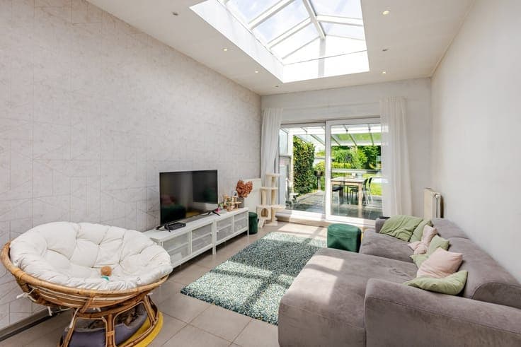 Renovated Family Home with Spacious Sunny Garden in Prime Ni