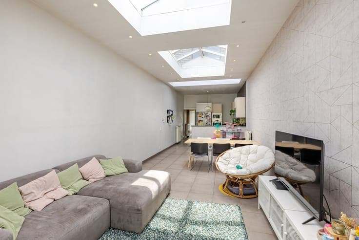 Renovated Family Home with Spacious Sunny Garden in Prime Ni