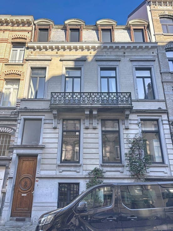 SAINT-GILLES – Superbe hôtel de maître de ± 420 m²