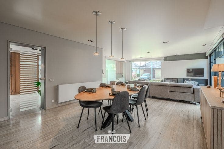 Move-in ready villa (EPC A!) with huge living area and 7 be…