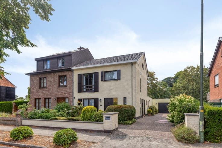 Charmante halfopen gezinswoning met 3 slaapkamers, garage...