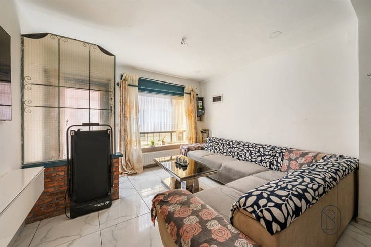 Spacious family home with a garden, terrace, and panoramic v
