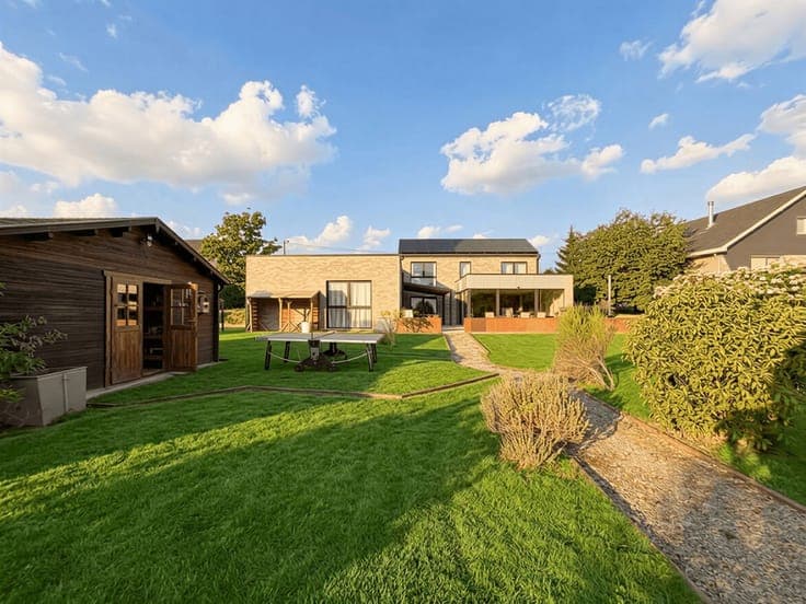 Villa 2019, 5-6 beds, 34 ares + annex (liberal profes. poss.