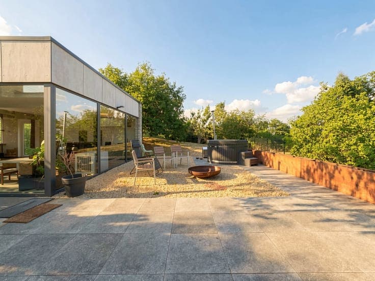 Villa 2019, 5-6 beds, 34 ares + annex (liberal profes. poss.