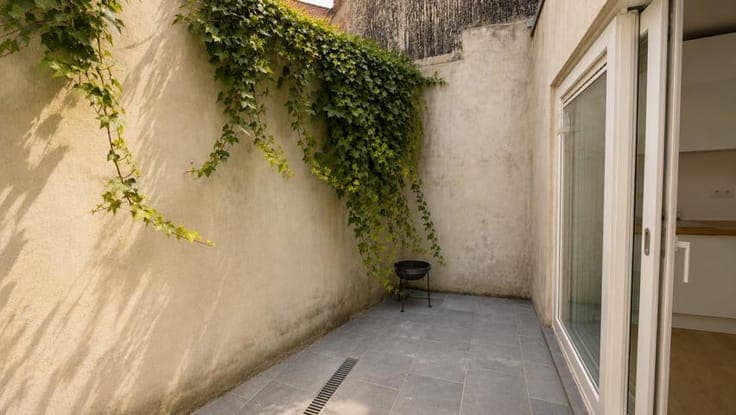 3-bedroom townhouse near the historic center.