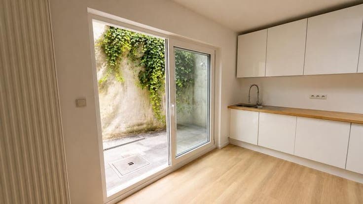 3-bedroom townhouse near the historic center.