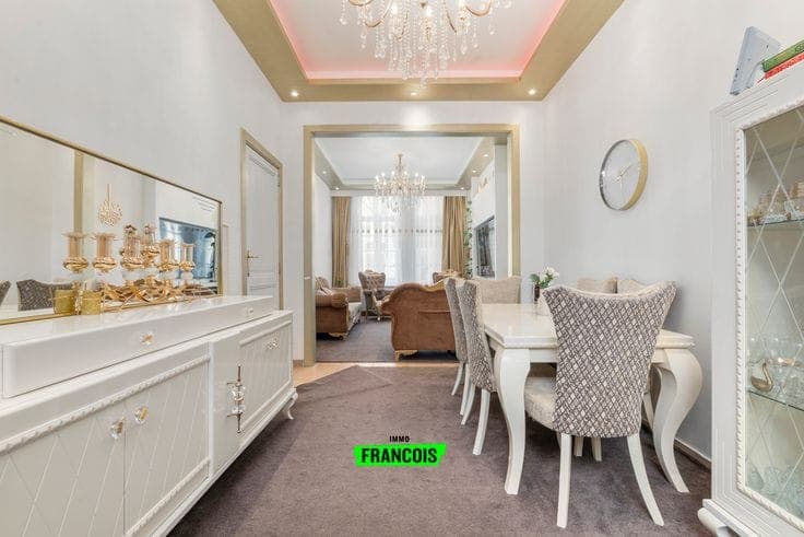 Move-in ready family home with four bedrooms near the cente…