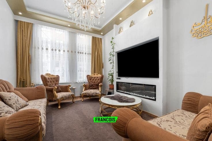 Move-in ready family home with four bedrooms near the cente…