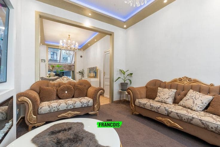 Move-in ready family home with four bedrooms near the cente…