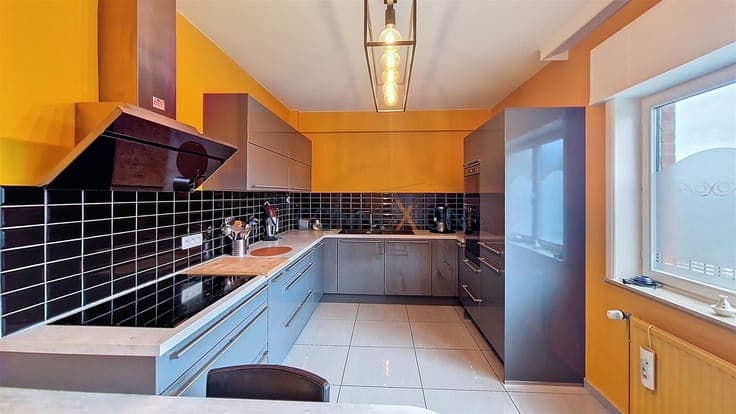 Spacious 3 bed apartment with terrace - garden - garage